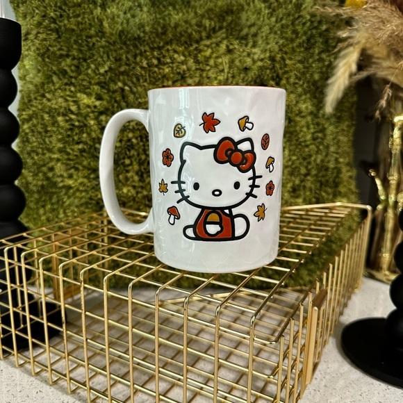 NWT- Hello Kitty In Autumn Ceramic Mug - Picture 4 of 6